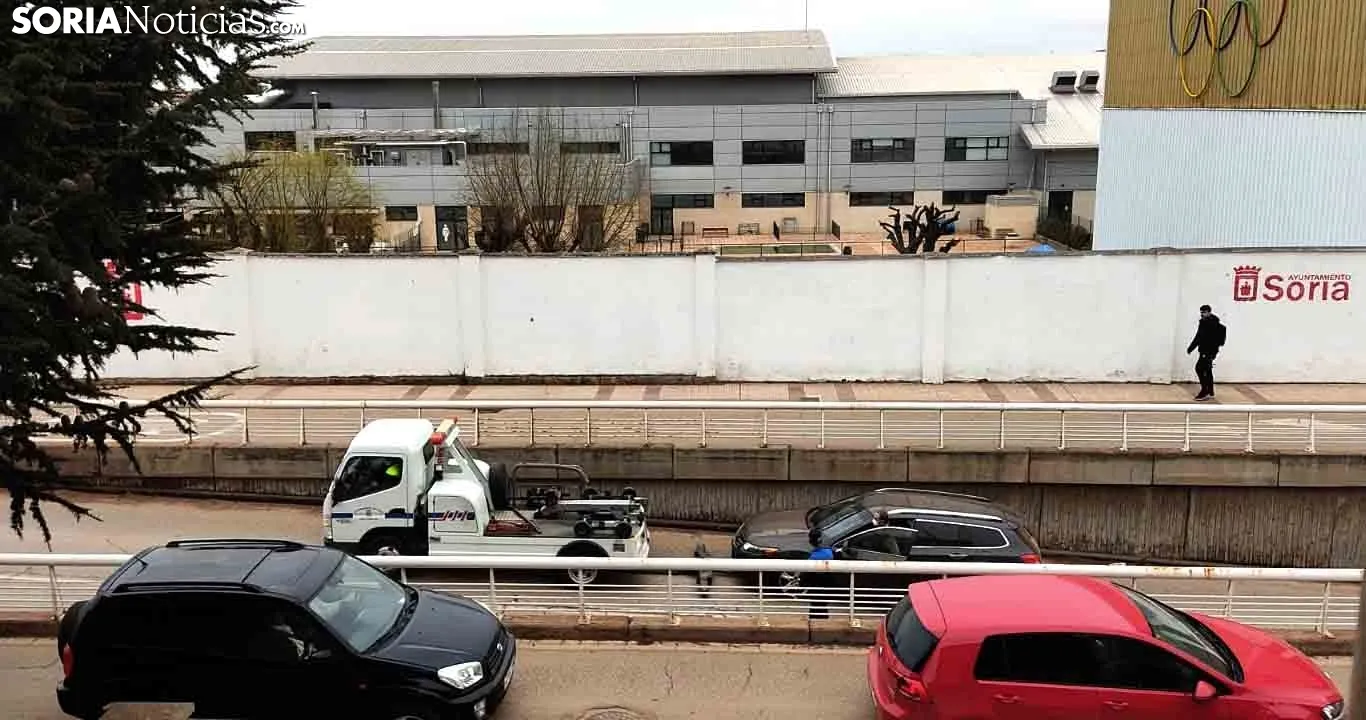Una imagen de las labores de evacuación del vehículo averiado. /SN