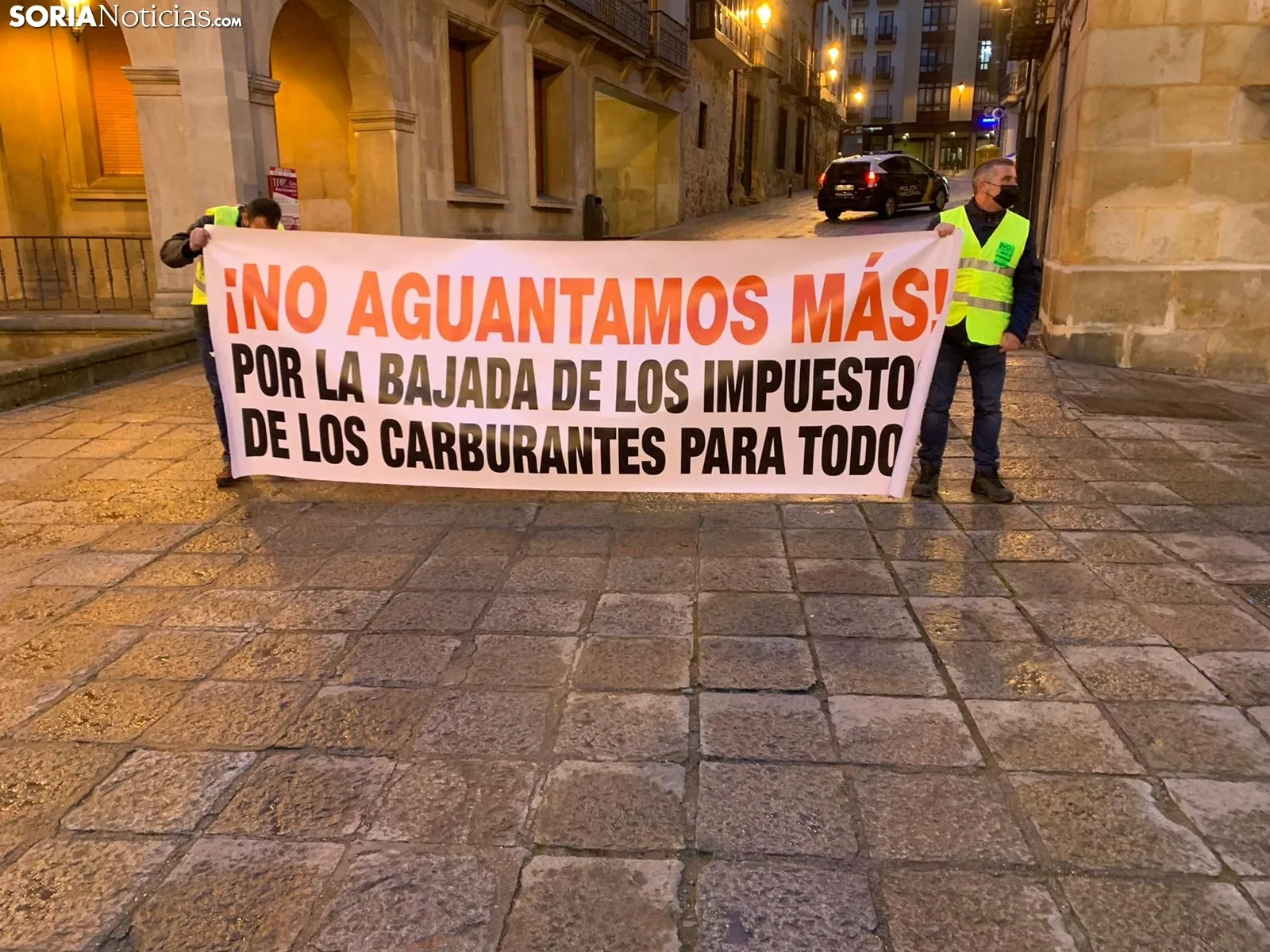 Foto 15 - Centenares de transportistas se quejan en Soria de la subida de los carburantes 