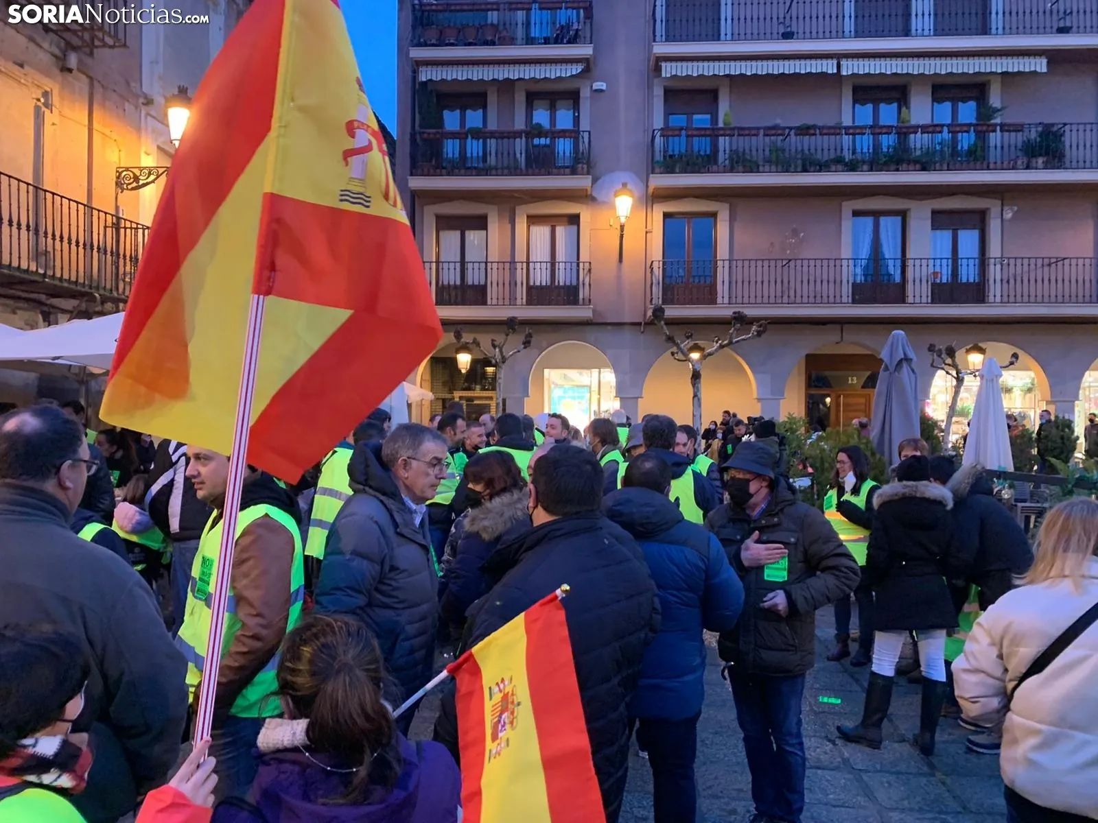 Foto 14 - Centenares de transportistas se quejan en Soria de la subida de los carburantes 
