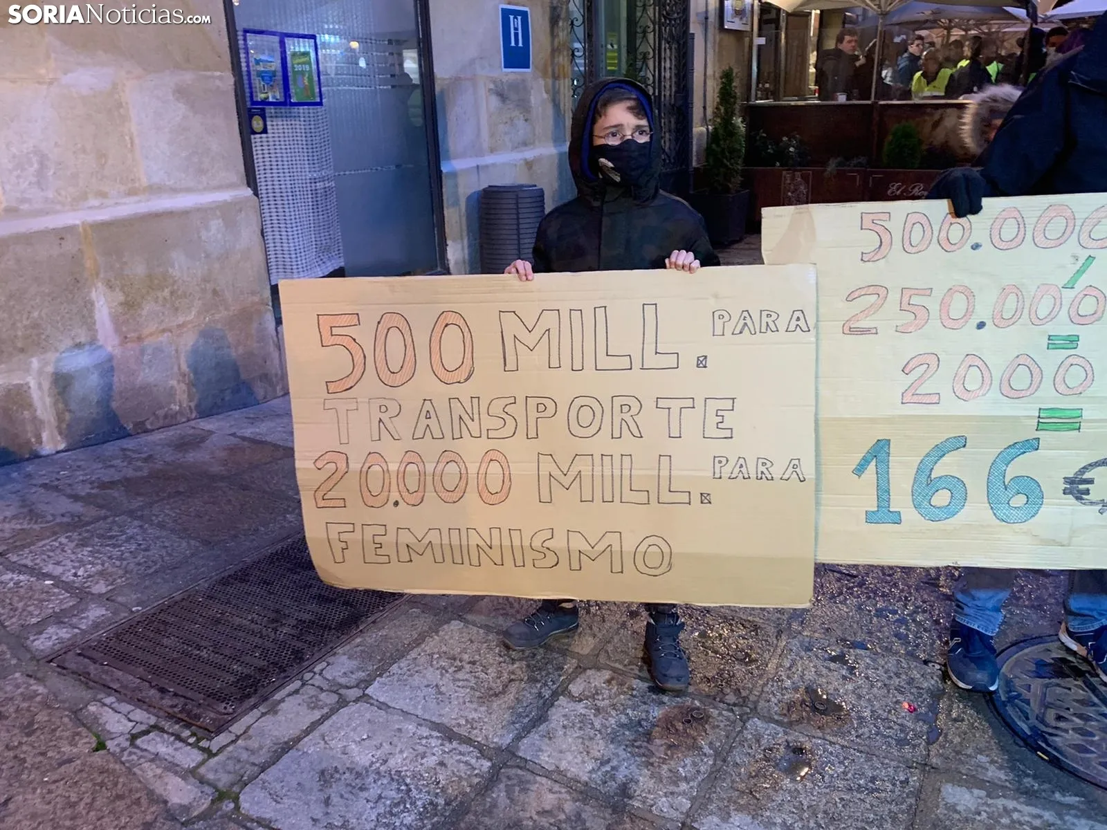 Foto 16 - Centenares de transportistas se quejan en Soria de la subida de los carburantes 