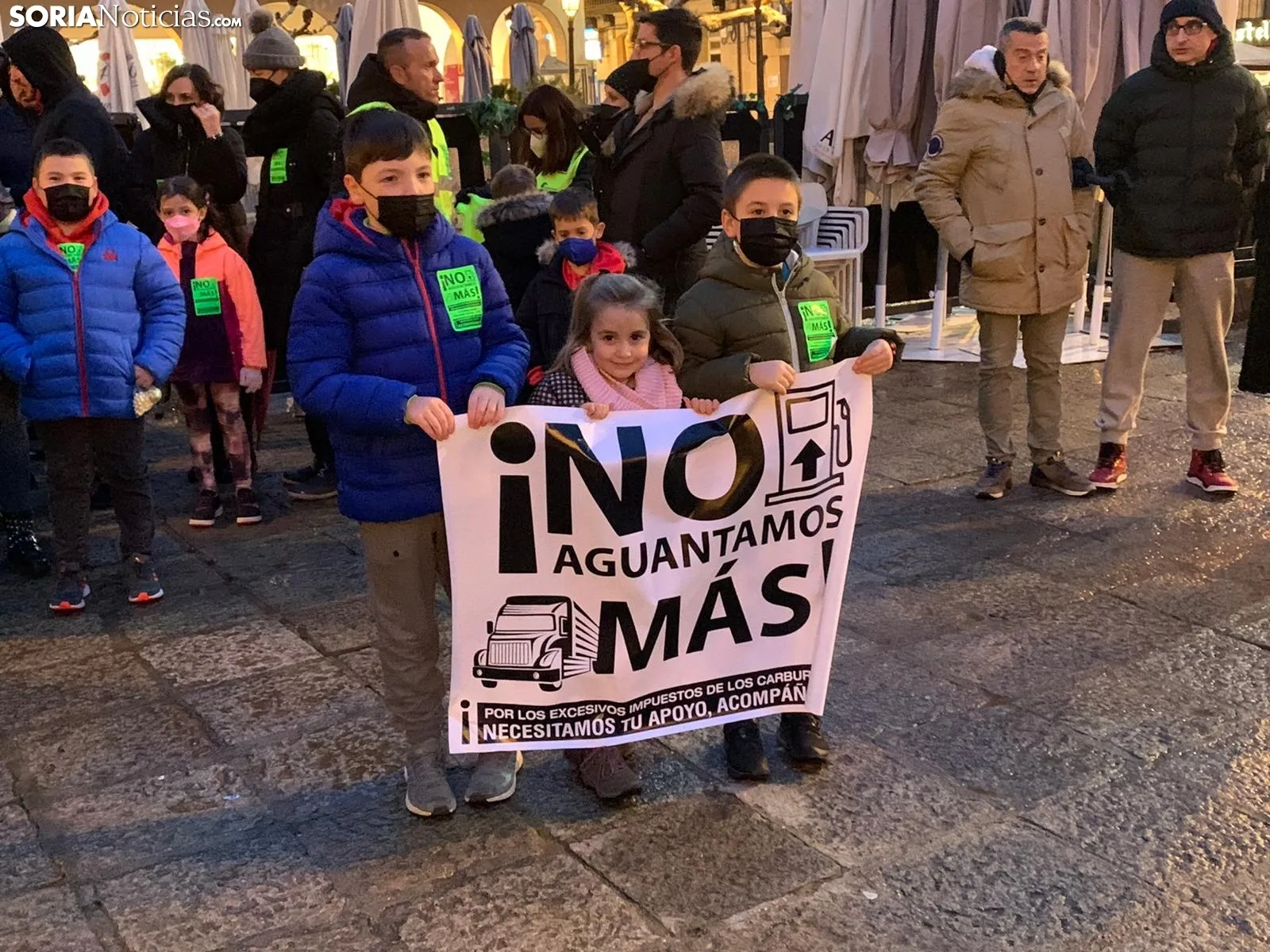 Foto 18 - Centenares de transportistas se quejan en Soria de la subida de los carburantes 