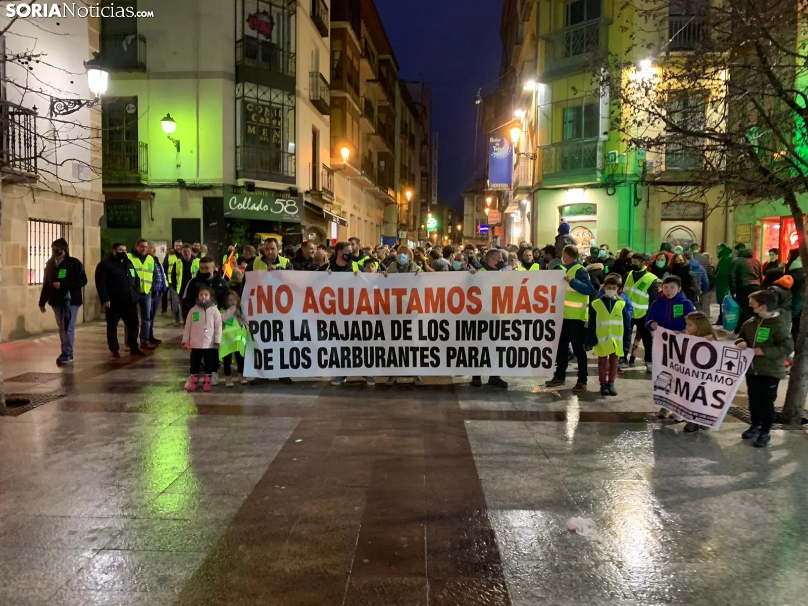 Foto 10 - Centenares de transportistas se quejan en Soria de la subida de los carburantes 