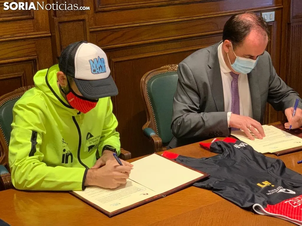 Foto 2 - Diputaci&oacute;n firma dos convenios de 7.000 euros con las Celt&iacute;beras y el Triatl&oacute;n Soriano