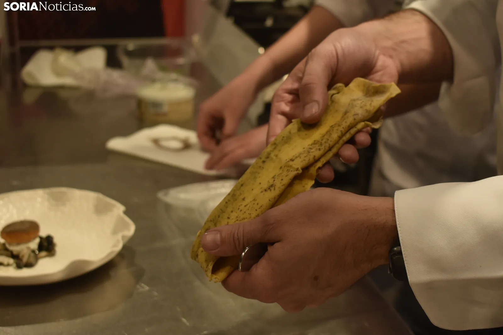 Anthony Burd y Alejandra Antón cocinan juntos el mejor plato de trufa negra del mundo.