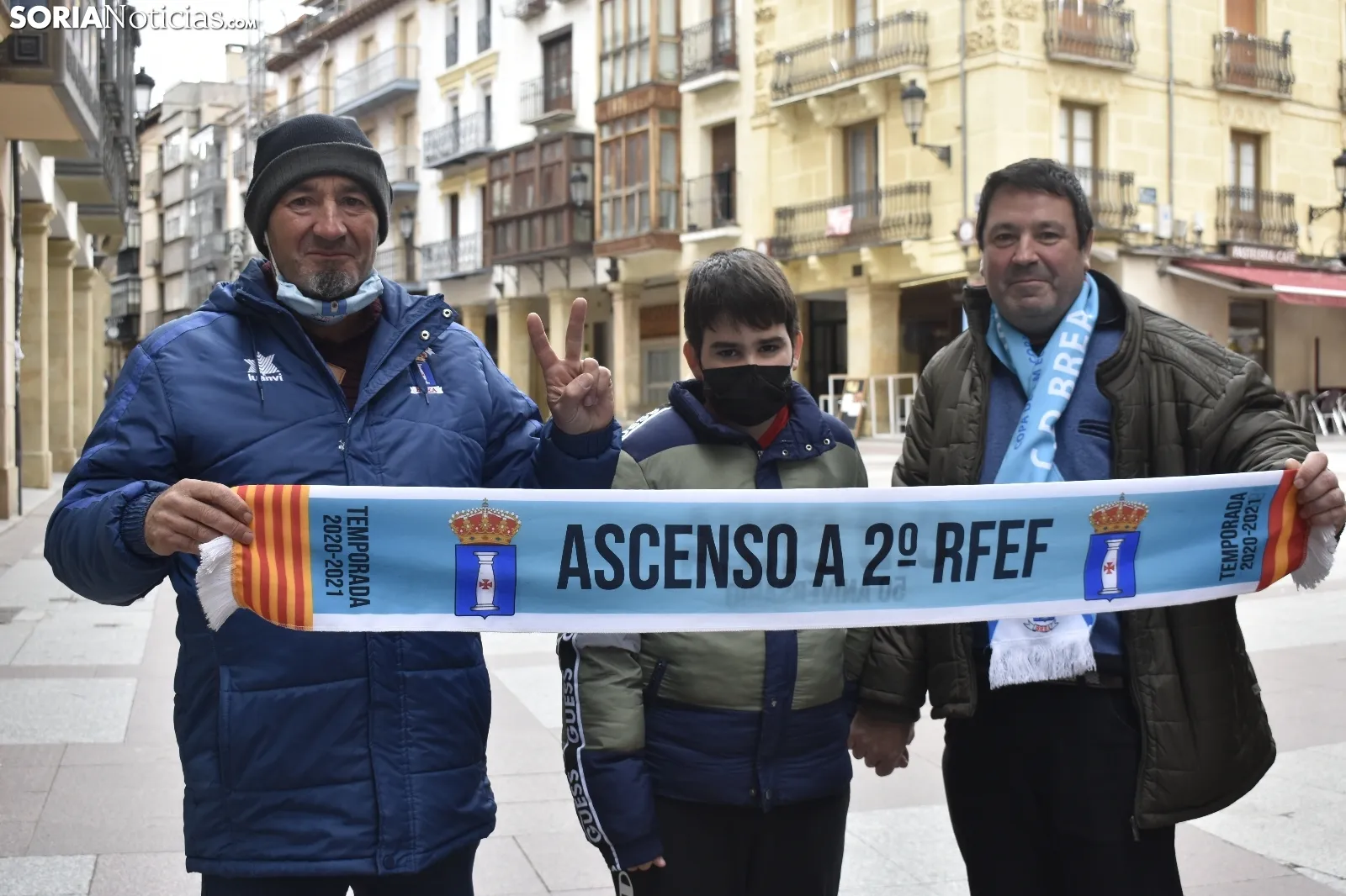 Aficiones en los compases previos del Numancia-Brea. 