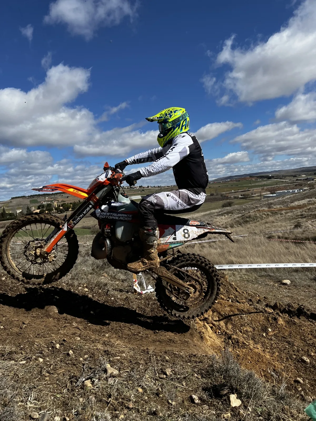 Foto 2 - Alvar Guemes y Alba Mart&iacute;n, ganadoras del I Cross Country Almaz&aacute;n