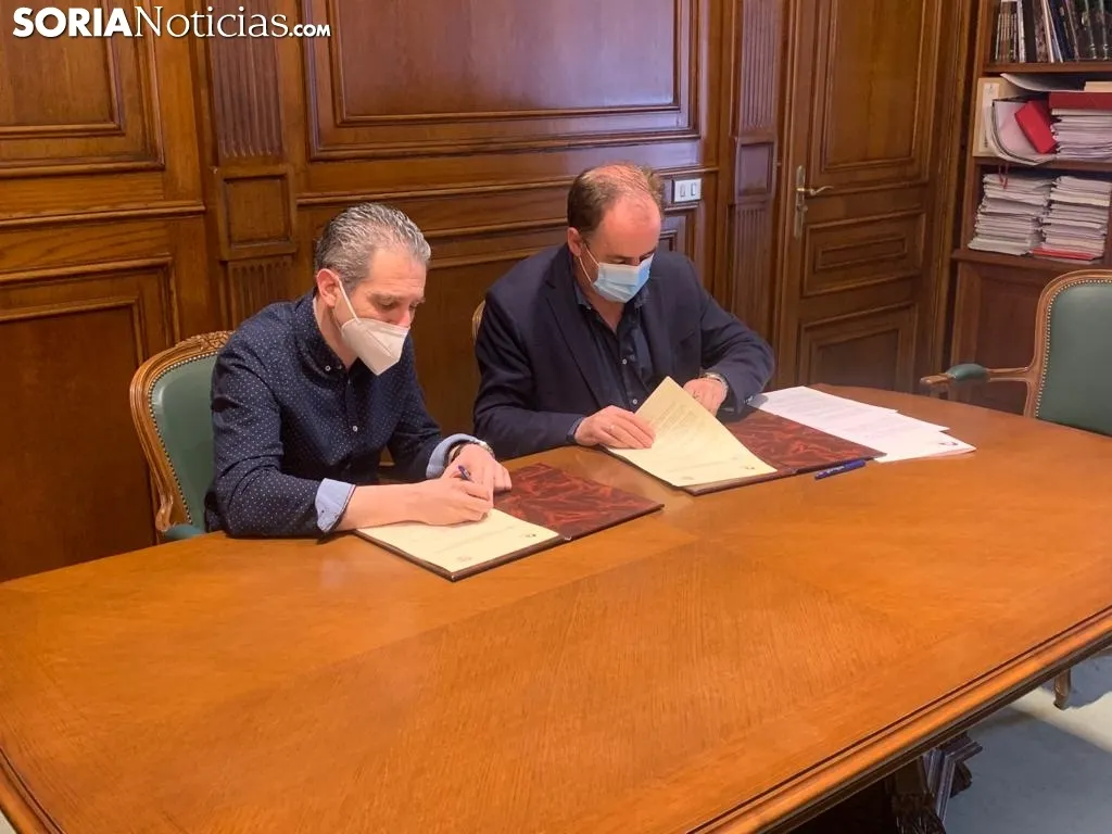 Foto 2 - La Diputaci&oacute;n apoya al Numancia con 50.000 euros y al B&aacute;dminton Soria con 4.000