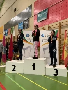 Foto 3 - Un oro, cuatro platas y un bronce en el regional de Kickboxing