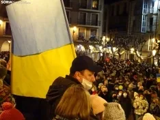 Foto 8 - Soria se ti&ntilde;e de amarillo y azul