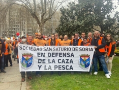 Miembros de la asociación de cazadores San Saturio en la manifestación. 