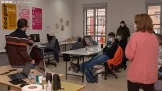 Sergio García, director de Soria Noticias, imparte una charla en la Escuela de Artes. Cirilo Vargas