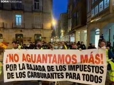 Foto 4 - Centenares de transportistas se quejan en Soria de la subida de los carburantes 