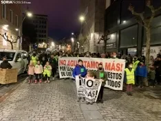 Foto 8 - Centenares de transportistas se quejan en Soria de la subida de los carburantes 