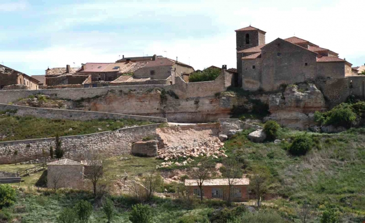 Adjudicada la reparación del muro de contención del camino de Atauta a las bodegas