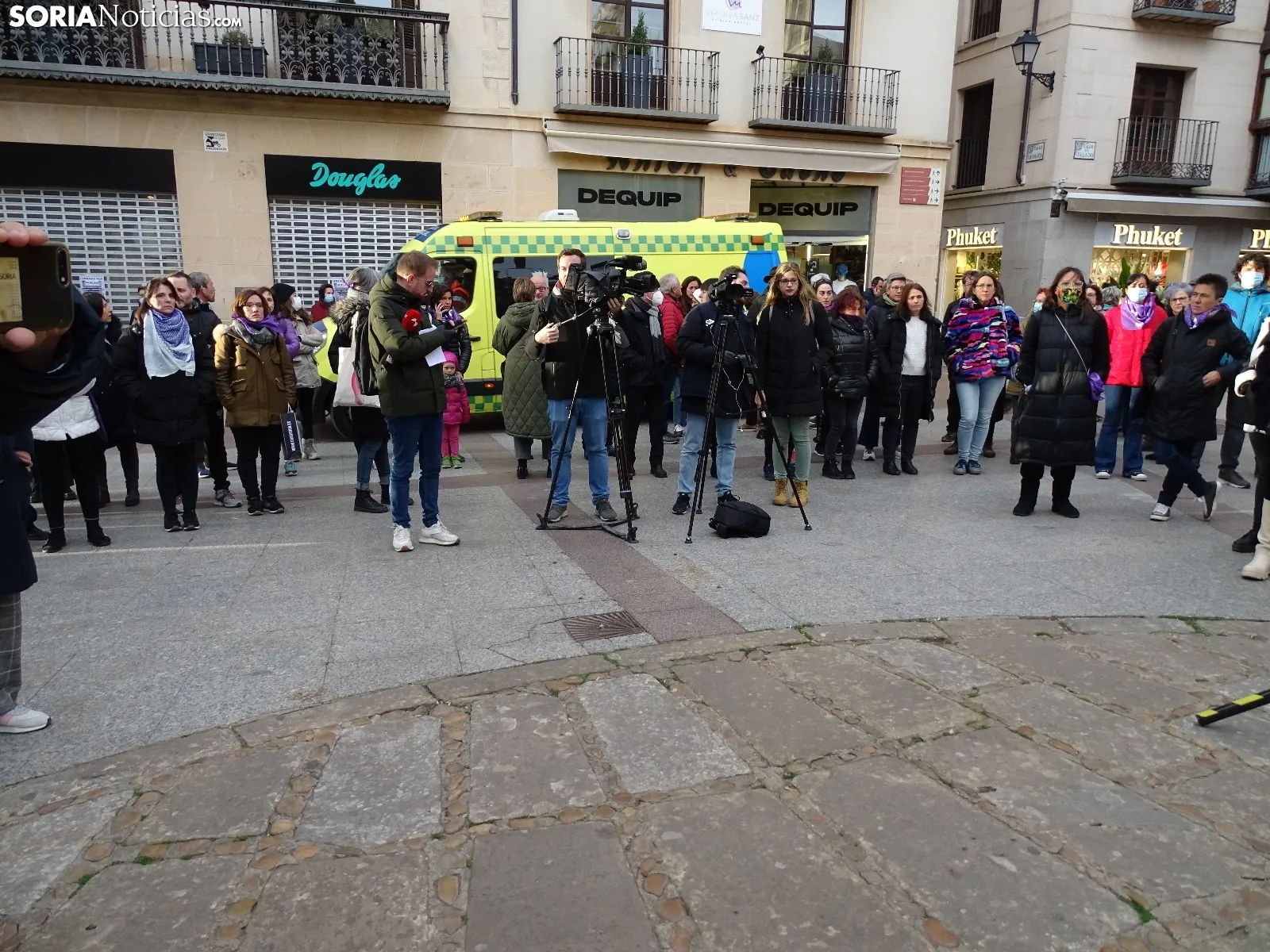 Una imagen de la concentración hoy en la plaza de Las Mujeres. /SN