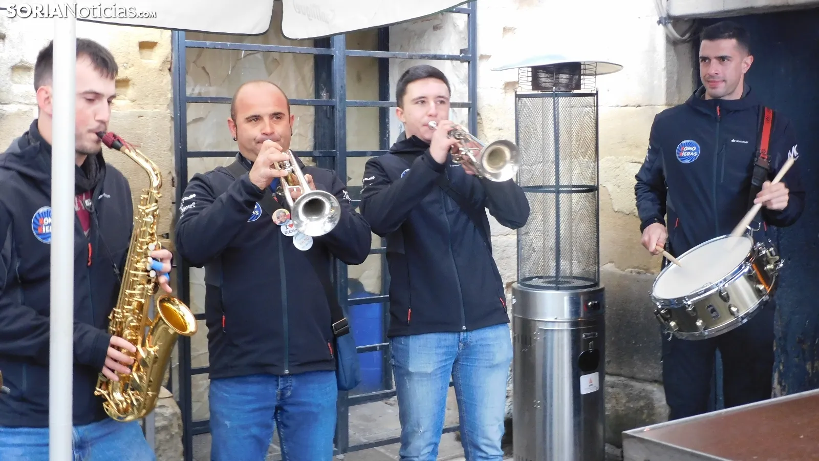 Foto 14 - Galer&iacute;a: la Charanga Komo Kieras desaf&iacute;a a la lluvia para celebrar su d&eacute;cimo aniversario