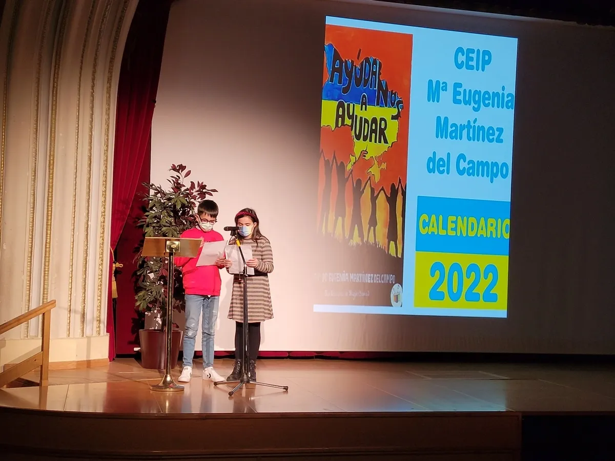 Foto 2 - El CEIP 'M&ordf; Eugenia Mart&iacute;nez' de San Leonardo presenta un calendario solidario con Ucrania