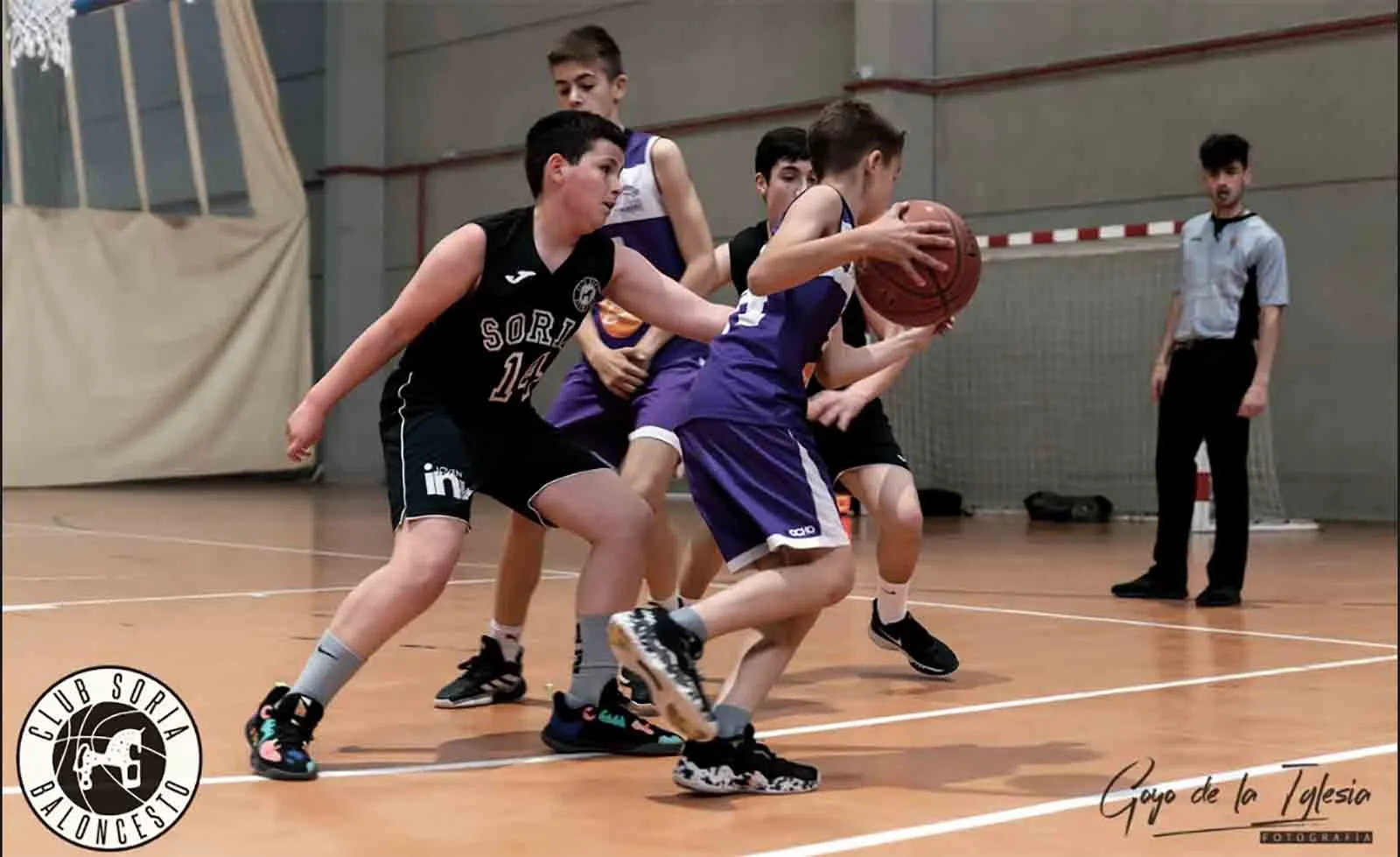 Imagen del partido de la segunda jornada de la segunda fase en el que el Infantil A superó al Juventud Pradorey. /Goyo de la Iglesia