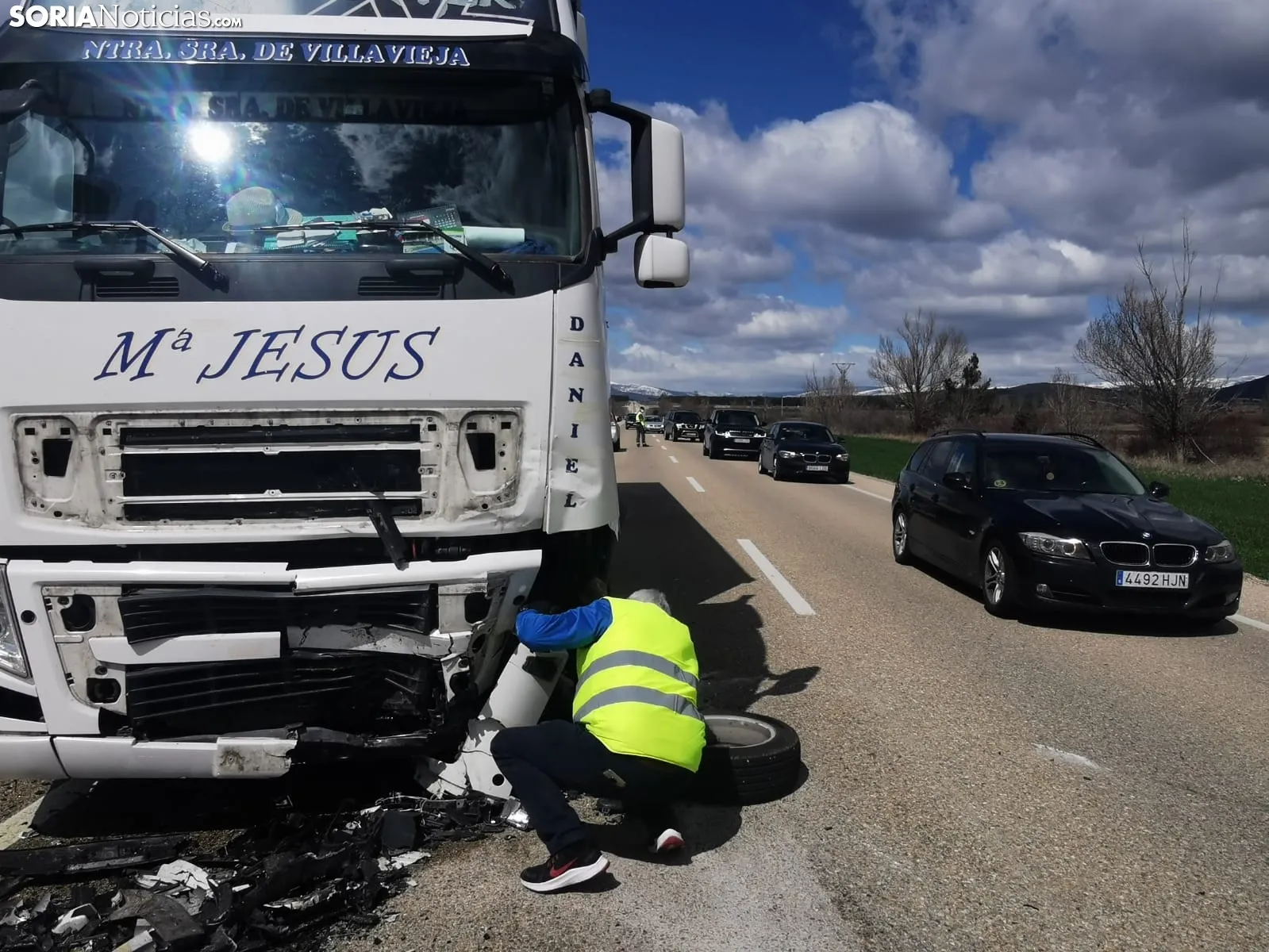 Foto 7 - Fallece una persona por una colisi&oacute;n de un turismo y un cami&oacute;n en Garray