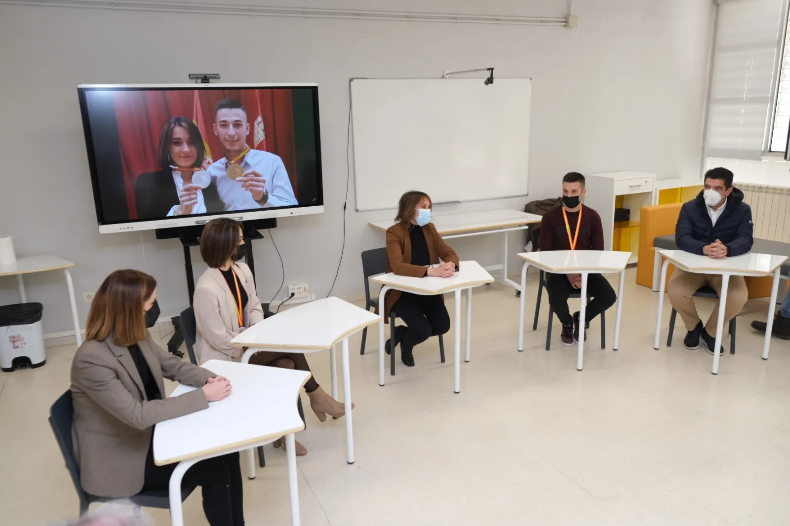Visita de Rocío Lucas al IES 'Trinidad Arroyo' de Palencia.