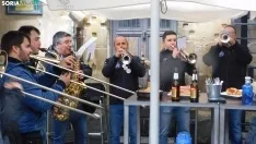 Foto 7 - Galer&iacute;a: la Charanga Komo Kieras desaf&iacute;a a la lluvia para celebrar su d&eacute;cimo aniversario