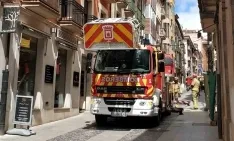Foto 3 - Retiran un nido de cig&uuml;e&ntilde;a en la calle Numancia