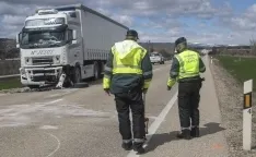 Foto 4 - Fallece una persona por una colisi&oacute;n de un turismo y un cami&oacute;n en Garray