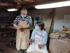 Foto 3 -  Alfonso Almaz&aacute;n muestra su trabajo en los 'D&iacute;as Europeos de la Artesan&iacute;a'