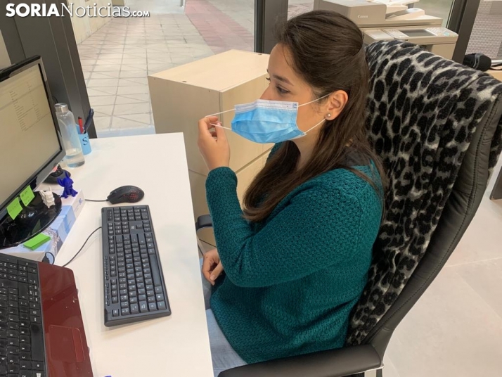 España se despide de las mascarillas en interiores 699 días después 