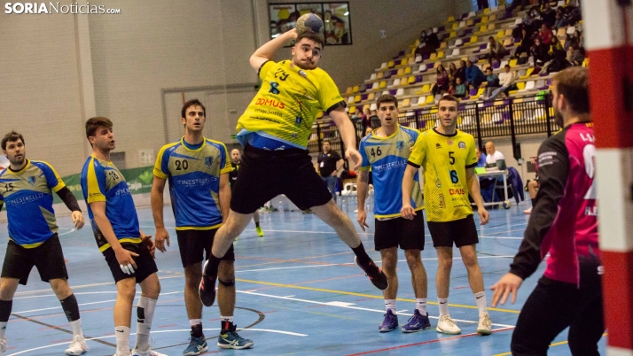 Galería: el BM Soria se agarra a la vida ante el Esplugues (25-23)