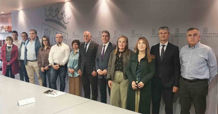 Carnero ofrece diálogo permanente a los sindicatos de la mesa de negociación de los empleados públicos