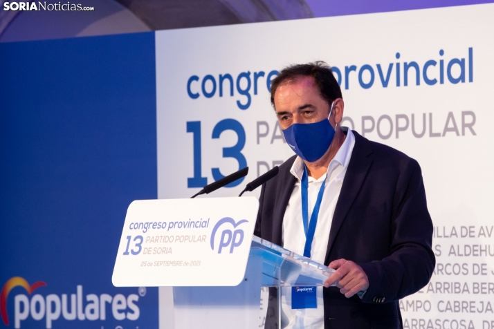 Serrano: No me meto en si se pintan bolsas o bolsos, penes o vulvas, pero sí en que se eduque en igualdad