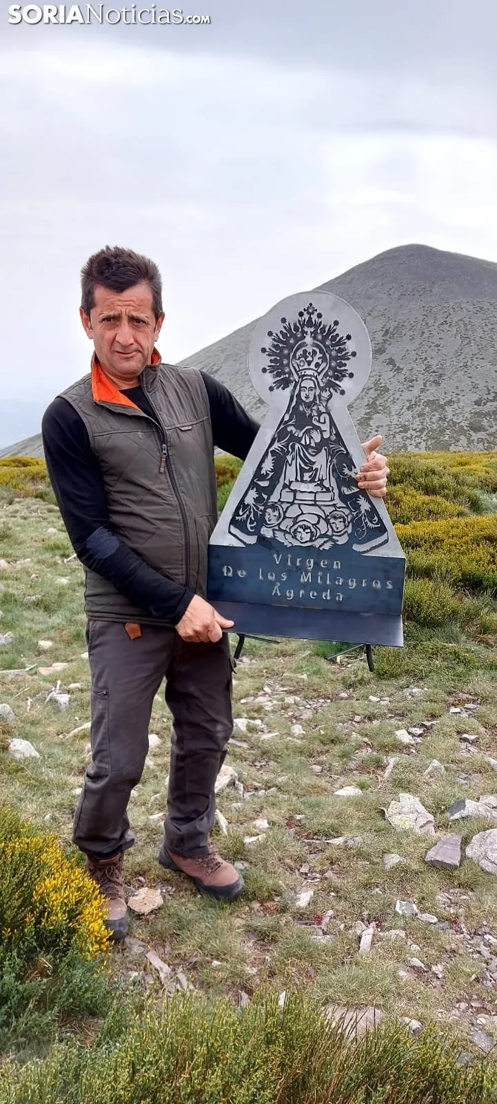 Foto 7 - Fotos: la Asociaci&oacute;n Amigos del Moncayo sube al Moncayo una Virgen de los Milagros de chapa