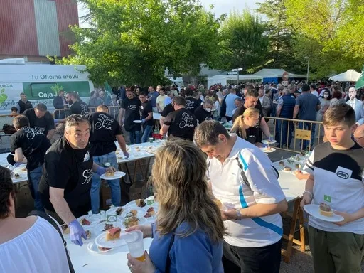 Foto 2 - ASAJA apoya como todos los a&ntilde;os la Feria de Almaz&aacute;n y en esta 60 edici&oacute;n organiza el asado de una ternera