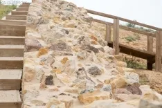 Aspecto actual de la muralla medieval de Soria, ya recuperada en un tramo de dos kilómetros, entre el puente de piedra y El Mirón.  FOTOS: MARÍA FERRER