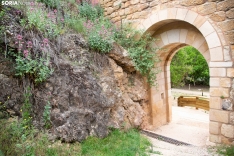Aspecto actual de la muralla medieval de Soria, ya recuperada en un tramo de dos kilómetros, entre el puente de piedra y El Mirón.  FOTOS: MARÍA FERRER