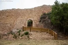 Aspecto actual de la muralla medieval de Soria, ya recuperada en un tramo de dos kilómetros, entre el puente de piedra y El Mirón.  FOTOS: MARÍA FERRER