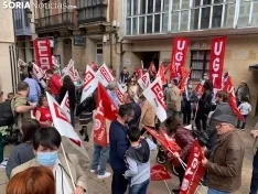 Foto 3 - M&aacute;s de un centenar de personas salen a la calle por el 1 de mayo