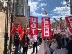 Foto 4 - M&aacute;s de un centenar de personas salen a la calle por el 1 de mayo