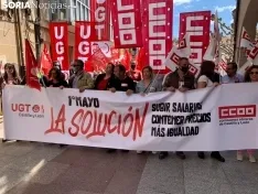Foto 9 - M&aacute;s de un centenar de personas salen a la calle por el 1 de mayo