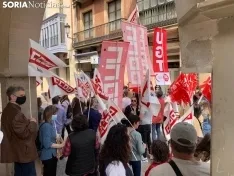 Foto 11 - M&aacute;s de un centenar de personas salen a la calle por el 1 de mayo