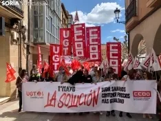 Foto 10 - M&aacute;s de un centenar de personas salen a la calle por el 1 de mayo
