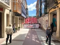Foto 14 - M&aacute;s de un centenar de personas salen a la calle por el 1 de mayo