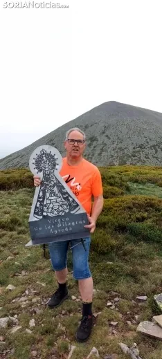 Foto 3 - Fotos: la Asociaci&oacute;n Amigos del Moncayo sube al Moncayo una Virgen de los Milagros de chapa
