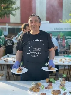 Foto 3 - ASAJA apoya como todos los a&ntilde;os la Feria de Almaz&aacute;n y en esta 60 edici&oacute;n organiza el asado de una ternera
