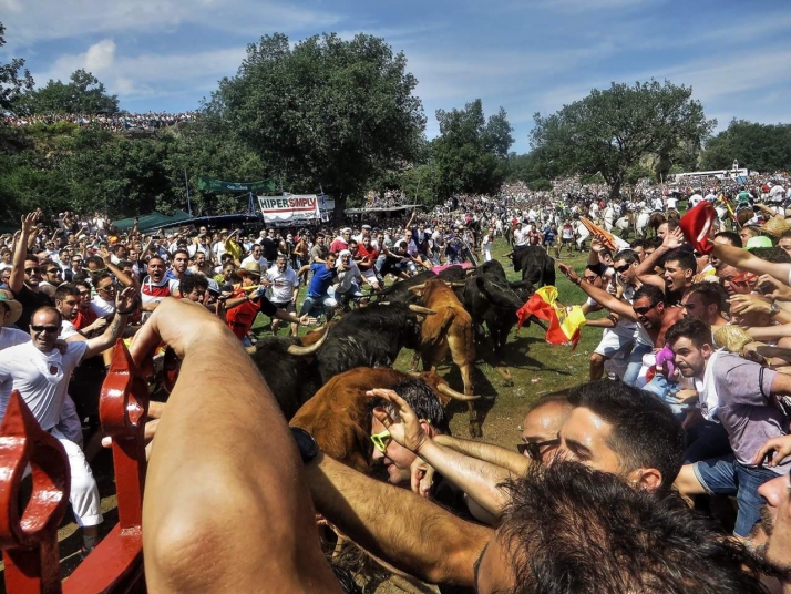Usar drones, acompañar la Saca en moto y otras cosas que no puedes hacer este San Juan