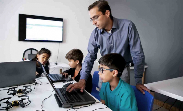 Castilla y León invertirá más de 16,3 M&euro; para mejorar los planes digitales de los centros educativos y las competencias de su profesorado