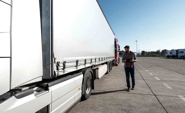 La Junta convoca ayudas al transporte de viajeros y de mercancías para la descarbonización de la actividad
