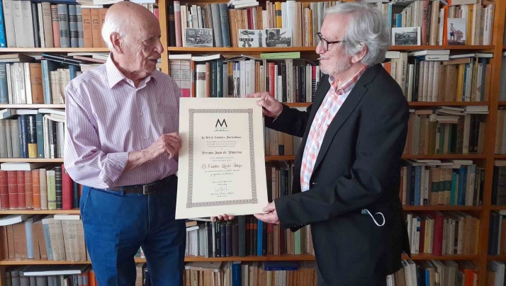 Emilio Lledó recoge el premio Aula Juan de Mairena