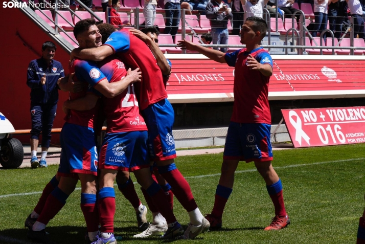El Numancia logra el ascenso tras ganar al Ebro (2-0)